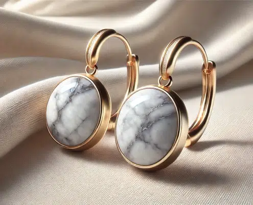 Boucles d'oreilles avec inclusion de marbre, serties dans un design élégant en or ou argent